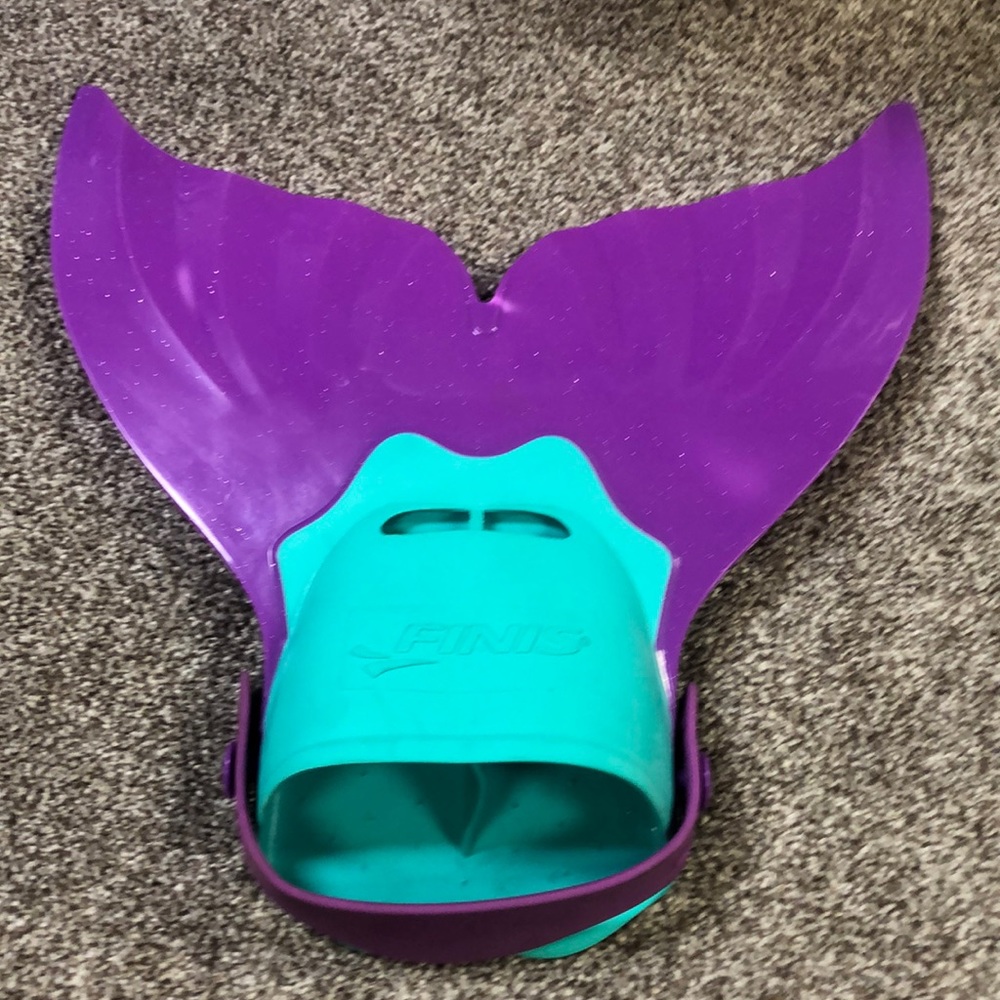A mermaid fin tail Adjustable